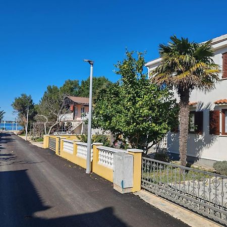 Apartman Car Vir Exterior foto