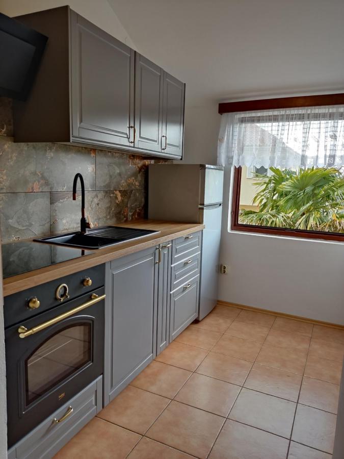 Apartman Car Vir Exterior foto